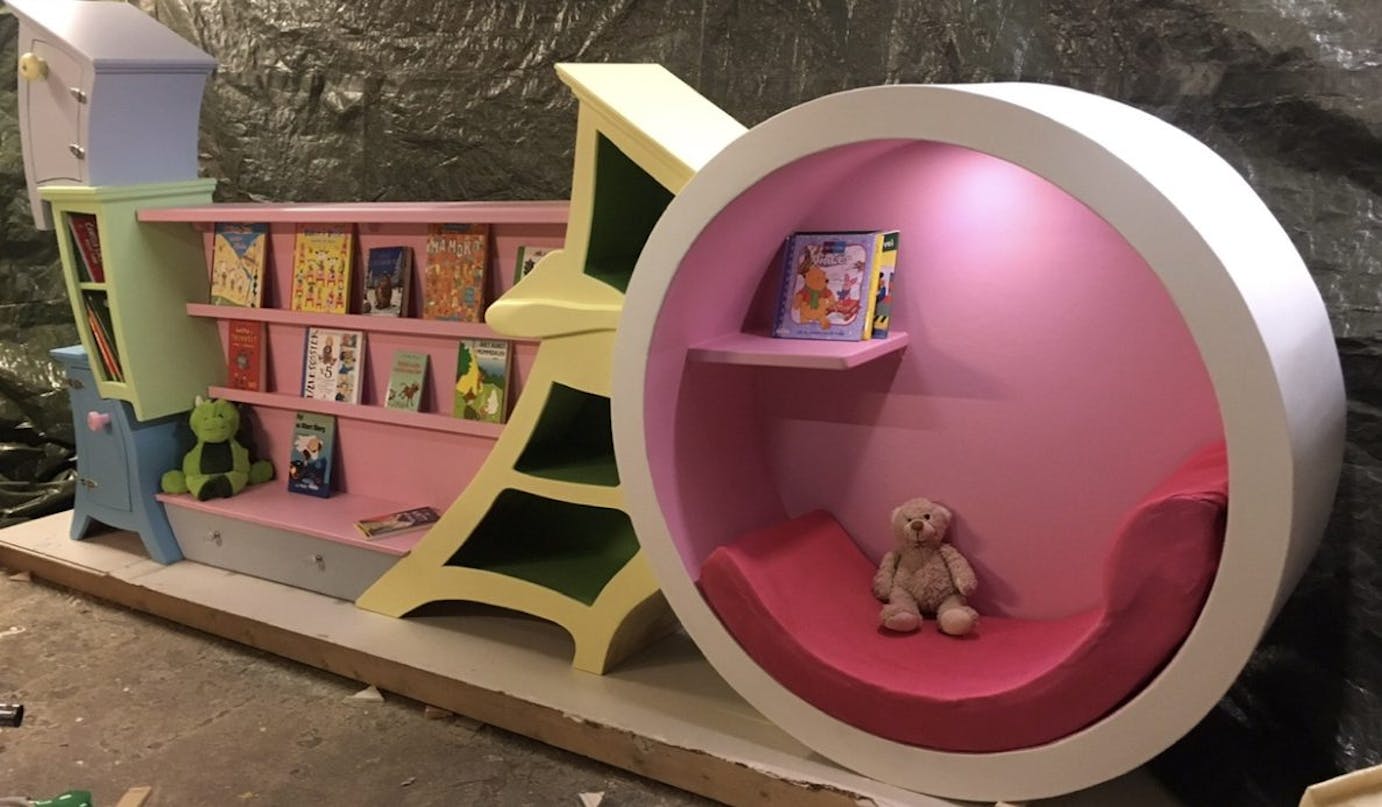 Seikkailuhylly lukupaikalla Seikkailuhylly lukupaikalla